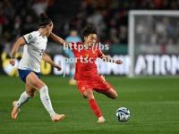 bsports体育-选手实力强劲，女足赛场上呈现白热化对抗