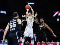 bsports体育-篮坛新星崭露头角：成为国内焦点赛事主力球员